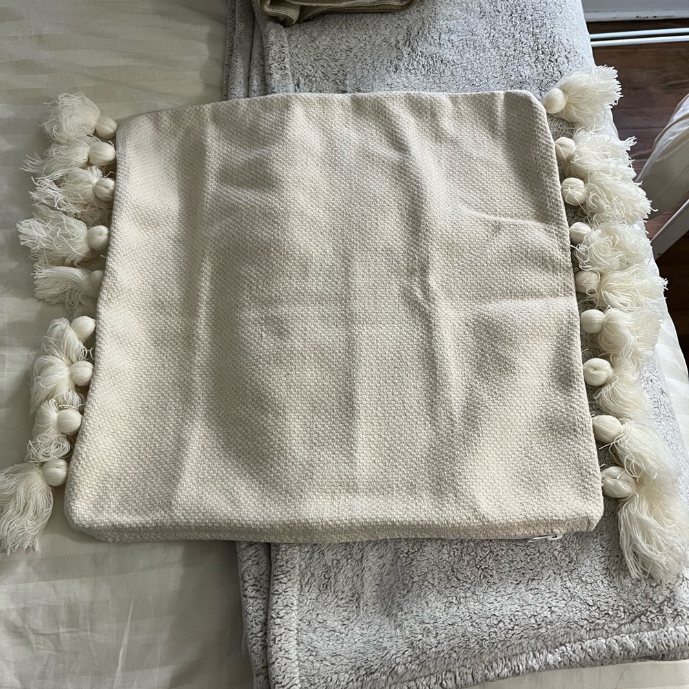 Woven nook pillow cover